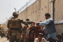 Hoa Kỳ: Trung tá Thủy quân lục chiến yêu cầu trách nhiệm từ các lãnh đạo về việc rút quân khỏi Afghanistan bị bỏ tù