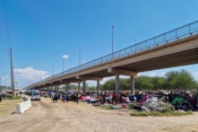 Texas: Chính phủ TT Biden bắt đầu các chuyến bay trục xuất đến Haiti vì khủng hoảng nhập cư bất hợp pháp