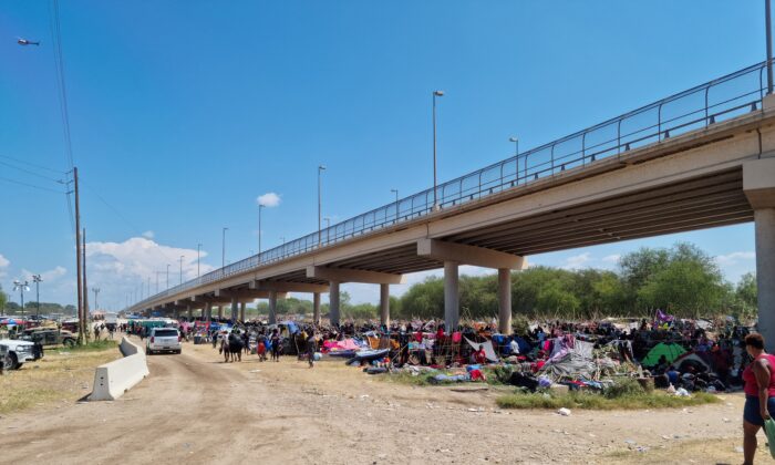 Texas: Chính phủ TT Biden bắt đầu các chuyến bay trục xuất đến Haiti vì khủng hoảng nhập cư bất hợp pháp