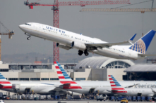 TT Biden nới lỏng hạn chế đi lại hàng không cho người ngoại quốc, yêu cầu bằng chứng chích ngừa đầy đủ