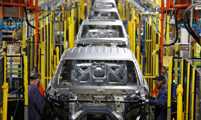 Doanh số ngành sản xuất xe hơi giảm 210 tỷ USD do thiếu vi mạch bán dẫn