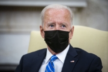 Nhân viên liên bang kiện chính phủ TT Biden về lệnh bắt buộc chích vaccine COVID-19