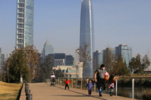 Người dân Chile phản ứng với việc sử dụng vaccine COVID-19 cho trẻ em từ 6 tuổi