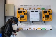 Trong khi Bắc Kinh đàn áp Bitcoin, các quốc gia bị tàn phá lại chấp nhận nó