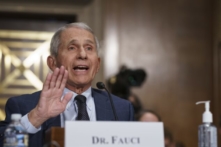 Ông Fauci kêu gọi người Mỹ không chích mũi bổ sung COVID-19 chừng nào họ đủ điều kiện