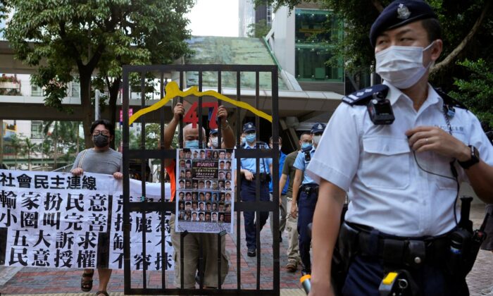 Hồng Kông: người bỏ phiếu chọn các đại cử tri mới được Trung Cộng chấp thuận theo luật ủng hộ Bắc Kinh