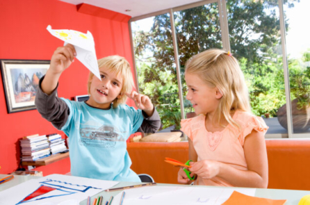 Chơi đồ hàng: Một cách học tại gia vui tươi và thú vị