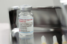 Nghiên cứu: Khoảng cách hiệu quả giữa vaccine Moderna và Pfizer ngày càng lớn theo thời gian