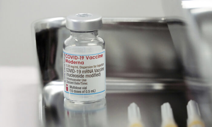 Nghiên cứu: Khoảng cách hiệu quả giữa vaccine Moderna và Pfizer ngày càng lớn theo thời gian