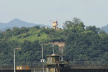 Bắc Hàn phóng một ‘vật thể bay không xác định’ xuống biển