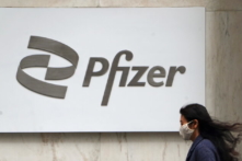 Pfizer bắt đầu thử thuốc điều trị COVID-19 đường uống trên bệnh nhân đầu tiên