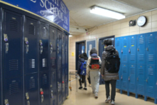 Mạng xã hội, trường học, và sự gia tăng bí mật của trẻ em chuyển giới: ‘Hiện tượng lây nhiễm xã hội’ mới