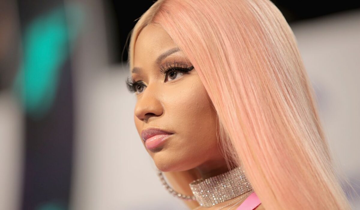 Nicki Minaj công khai chỉ trích văn hóa xóa sổ qua bình luận về vaccine COVID