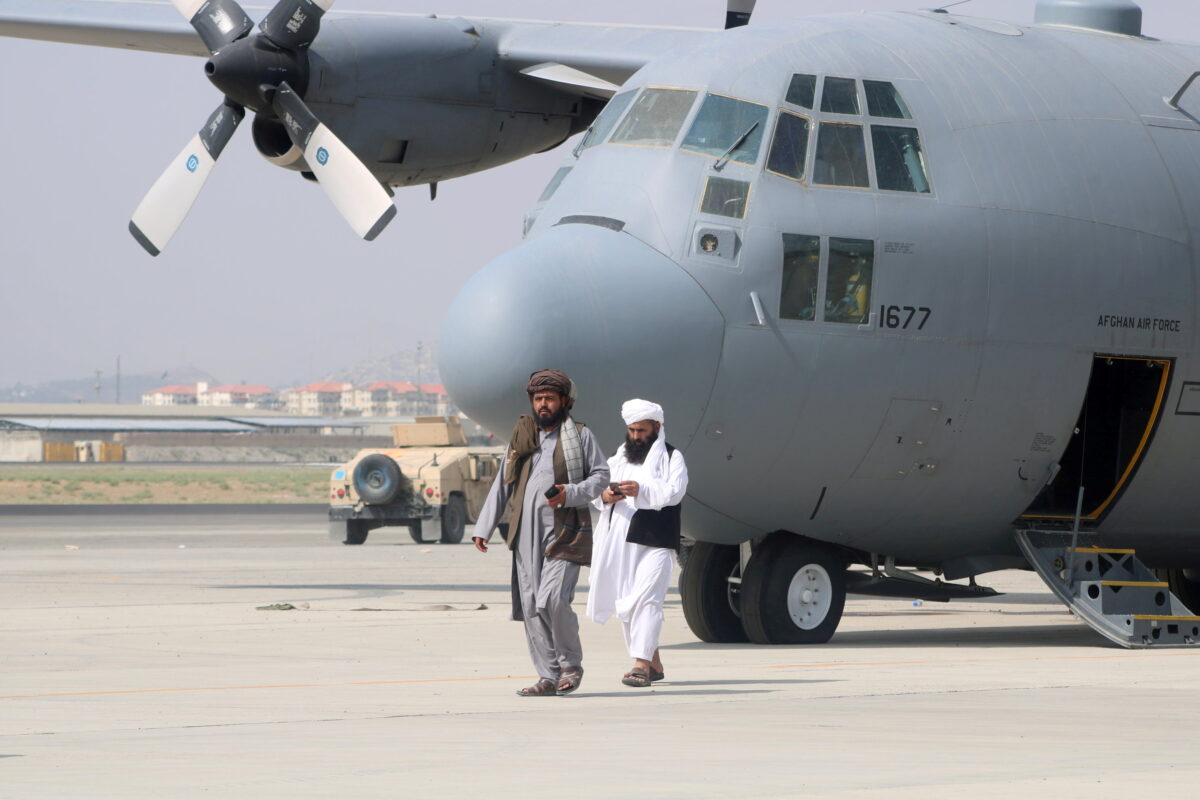  người Mỹ bị bỏ lại ở Kabul