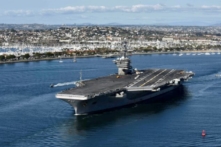 Nhóm tác chiến hàng không mẫu hạm đầu tiên của Hải quân Hoa Kỳ mang theo chiến đấu cơ tàng hình F-35C tiến vào Biển Đông