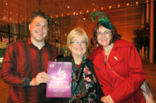 Một họa sĩ cho biết Shen Yun đã truyền cho cô cảm hứng sáng tác