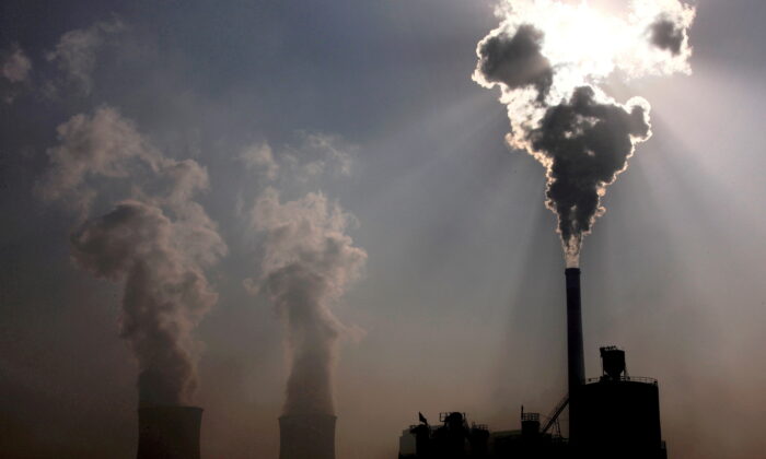 Nhà máy năng lượng ‘xanh’ ở Tân Cương bị đóng cửa vì xả nước thải ô nhiễm