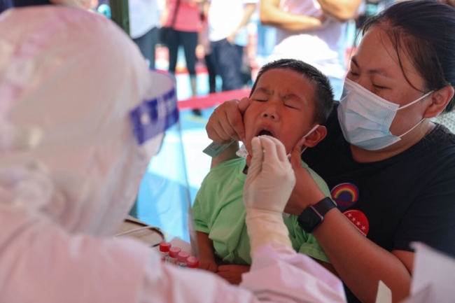 trung quốc tiêm vaccine cho trẻ em