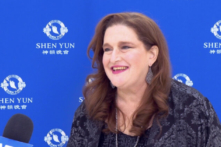 Một chuyên gia kinh doanh trong ngày sinh nhật của mình, đã thốt lên, ‘Shen Yun thực sự hoàn hảo’