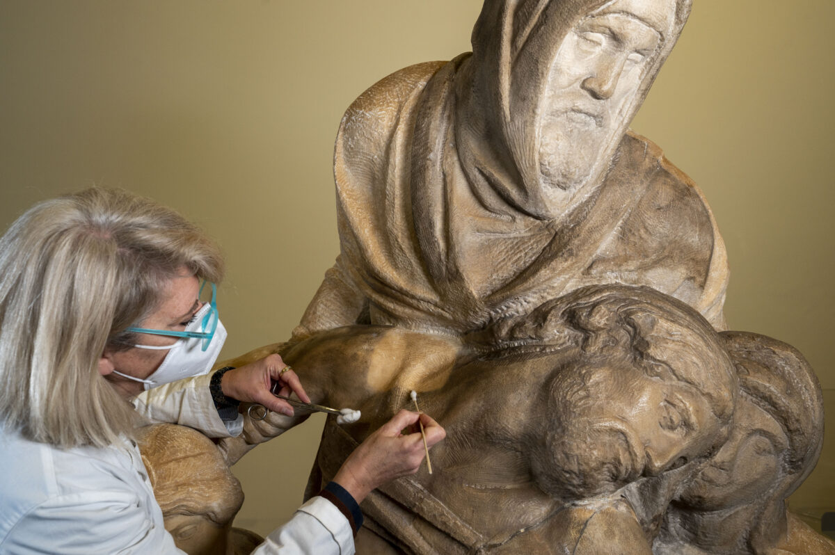 Phải chăng nhà điêu khắc Michelangelo đã phá hủy tác phẩm ‘Hạ xác Chúa’ của mình?
