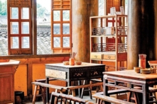 Hơn 50 tuổi không có con, thầy bói tính ra ông ta 40 tuổi sớm đã có một đứa