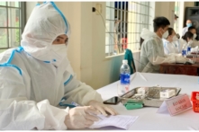 Việt Nam ngày 20/10: Gần 2,100 trẻ mồ côi do dịch bệnh, Hà Nội từ chối đón 2,000 khán giả vào sân Mỹ Đình