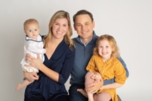 Niềm tiếc thương của gia đình về người phụ nữ tử vong bởi cục máu đông sau khi chích ngừa bắt buộc