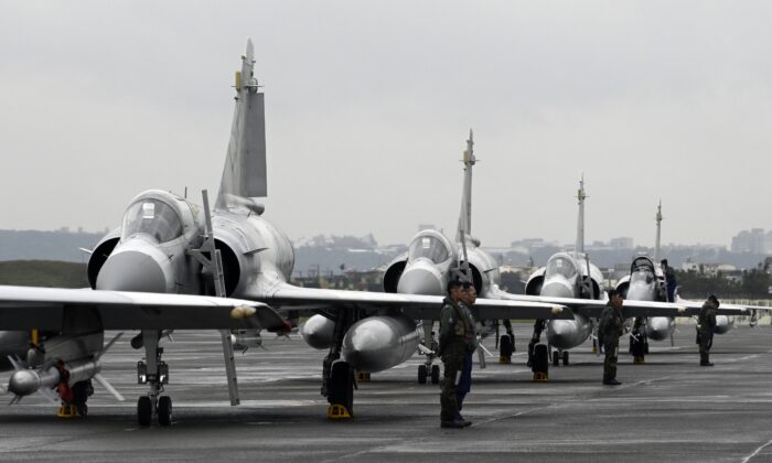 Trung Quốc điều kỷ lục 56 chiến đấu cơ đến gần Đài Loan, liên tiếp 4 ngày xâm phạm