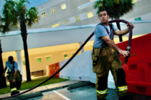 Florida: Nhân viên cứu hỏa nói lệnh chích ngừa gây ra rạn nứt giữa các nhân viên dẫn đến ảnh hưởng an toàn công cộng