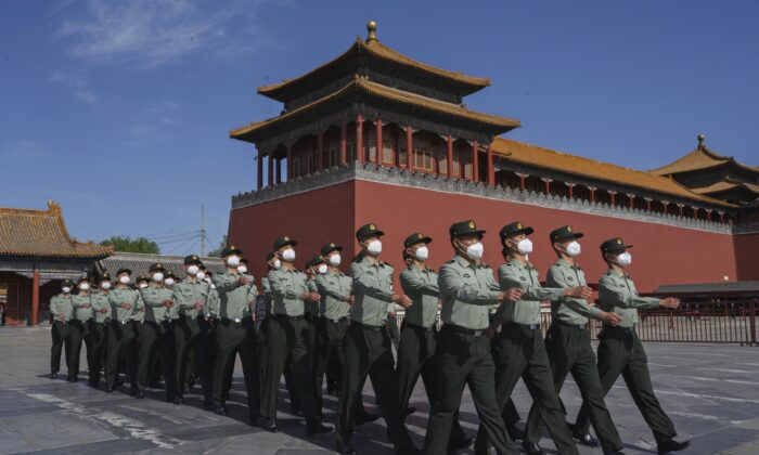 Khủng hoảng tiếp nối khủng hoảng: Chúng ta có đang chứng kiến ​​đại sụp đổ của Bắc Kinh?