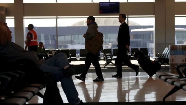 Thêm các hãng hàng không Hoa Kỳ áp đặt lệnh bắt buộc chích ngừa: American, Alaska, JetBlue