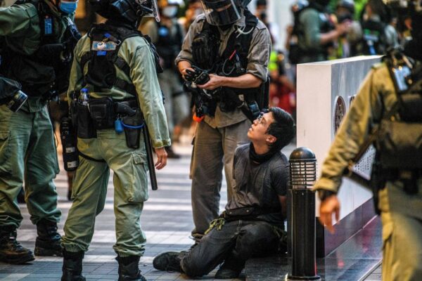 Hồng Kông bỏ tù nhà hoạt động dân chủ