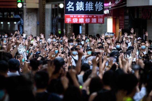 Hồng Kông bỏ tù nhà hoạt động dân chủ