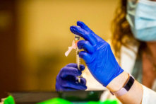 FDA chấp thuận vaccine COVID-19 Pfizer sử dụng khẩn cấp cho trẻ em từ 5 đến 11 tuổi