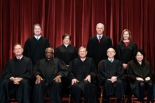 Tối cao Pháp viện từ chối ngừng lệnh bắt buộc chích vaccine COVID-19 cho nhân viên y tế của Maine