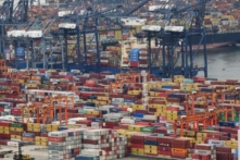 Chi phí vận chuyển từ Trung Quốc đến Hoa Kỳ tăng gấp 10 lần do khan hiếm container