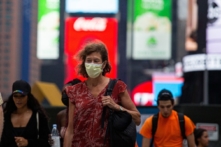 Miễn dịch tự nhiên có thay thế được cho miễn dịch do vaccine không?