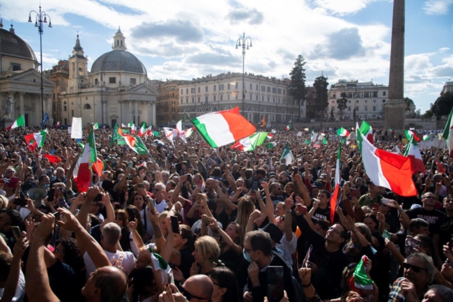 Biểu tình trên khắp nước Ý phản đối lệnh bắt buộc chích ngừa
