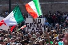 Các cuộc biểu tình nổ ra trên khắp nước Ý phản đối lệnh bắt buộc chích ngừa