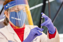 Thẩm phán liên bang phán quyết chống lại yêu cầu về miễn dịch tự nhiên thách thức lệnh bắt buộc chích ngừa