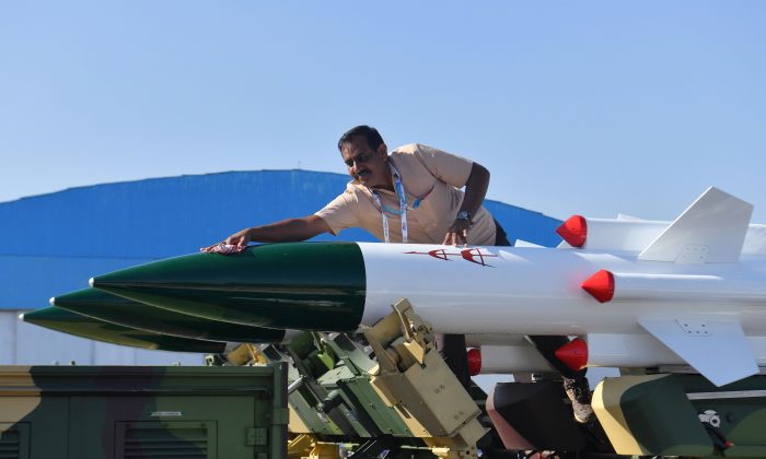 Ấn Độ thử thành công hỏa tiễn đạn đạo Agni-5 trong bối cảnh căng thẳng biên giới với Trung Quốc