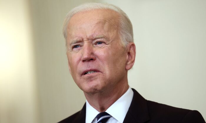 Lệnh chích ngừa bắt buộc của TT Biden cho nhân viên liên bang có thể được thực thi vào tháng tới