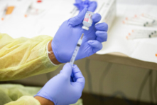 FDA phản ứng trước việc các nước Bắc Âu đình chỉ sử dụng vaccine COVID của Moderna