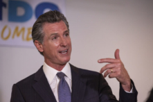 California sẽ yêu cầu học sinh chích vaccine COVID-19