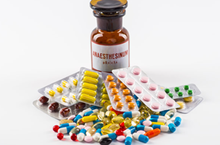 Người Mỹ chi tiêu cho thuốc nhiều gấp đôi so với các quốc gia khác cộng lại