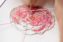 Nghệ thuật thêu chỉ vàng tinh tế từ Pháp quốc