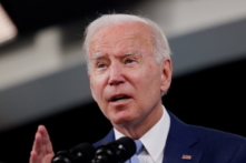 Gián đoạn chuỗi cung ứng buộc Tòa Bạch Ốc phải yêu cầu Walmart, UPS, FedEx tăng sản lượng