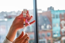 Người dân ở Israel và Bahrain có nguy cơ mất trạng thái chích ngừa nếu họ không chích mũi bổ sung