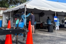 Hoa Kỳ: Số ca nhiễm, nhập viện vì COVID-19 giảm mạnh ở miền Nam, tăng ở các tiểu bang phía bắc