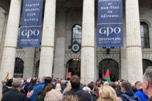 Hàng nghìn người ở Ireland biểu tình và tuần hành để phản đối lệnh chích ngừa của chính phủ